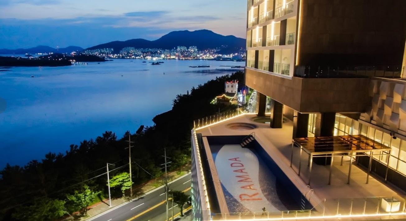 Ramada Plaza By Wyndham Dolsan Yeosu Hotel Exterior foto