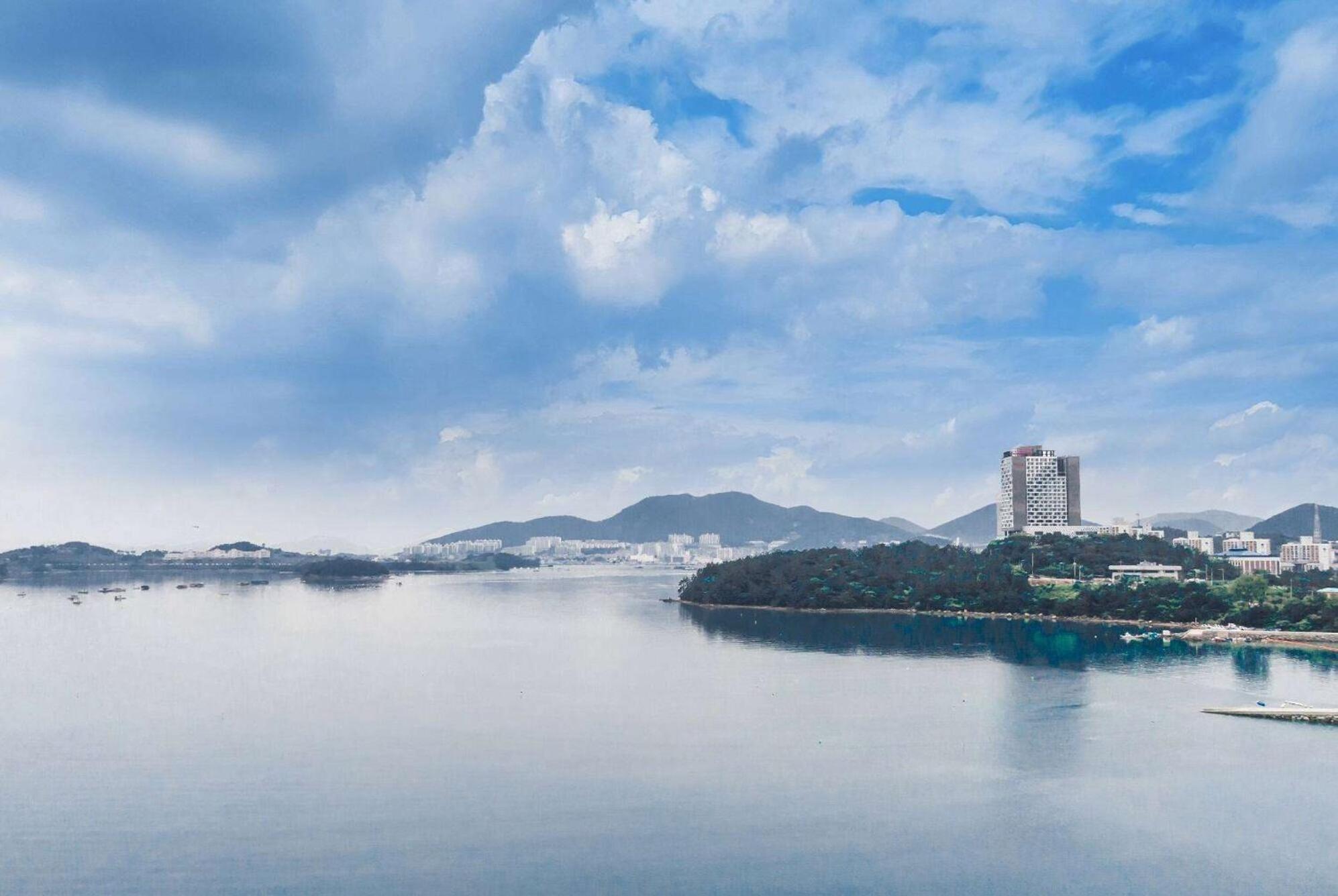 Ramada Plaza By Wyndham Dolsan Yeosu Hotel Exterior foto