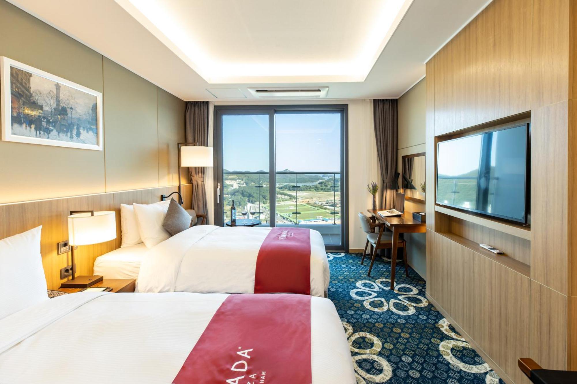 Ramada Plaza By Wyndham Dolsan Yeosu Hotel Exterior foto