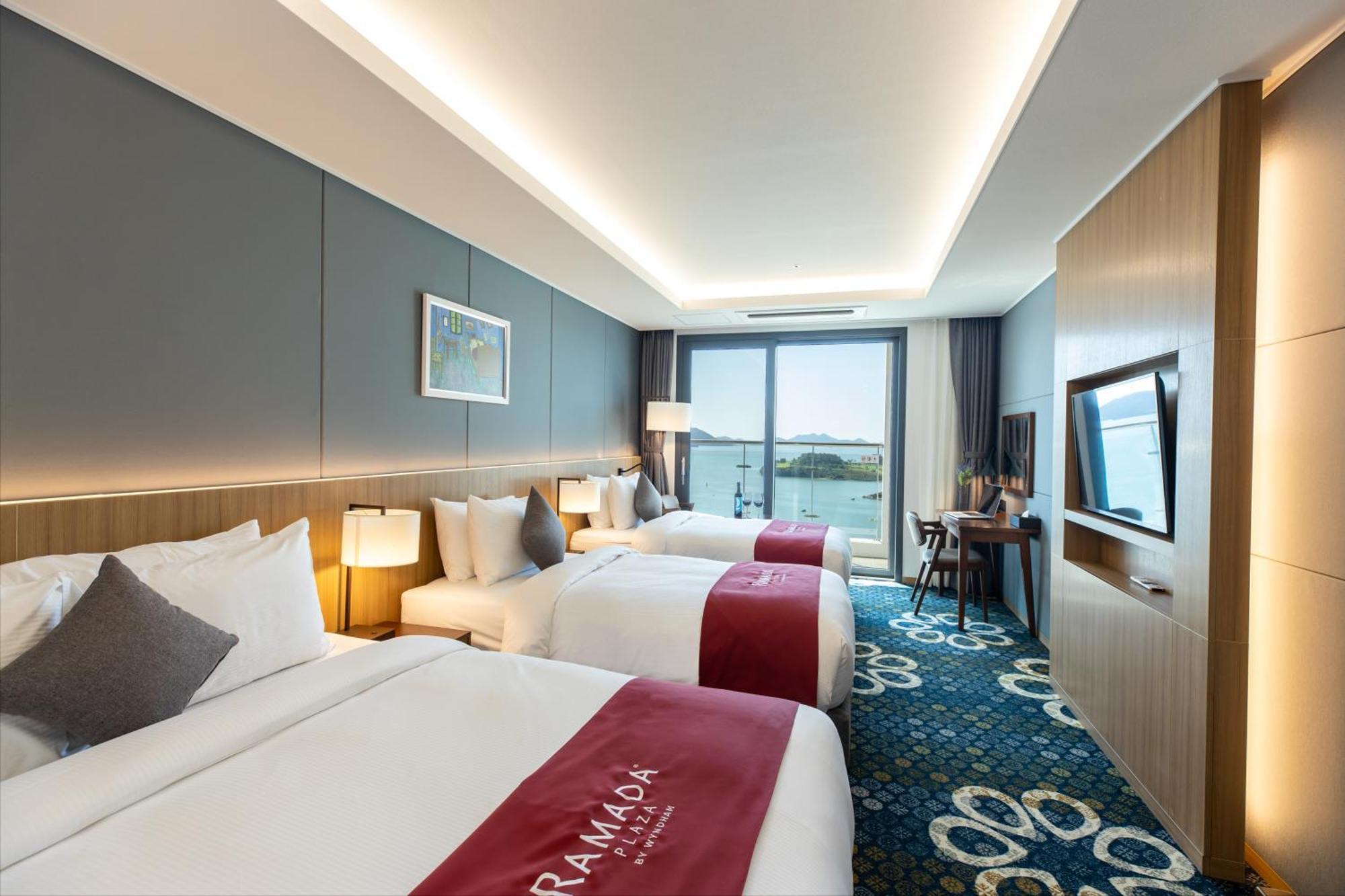 Ramada Plaza By Wyndham Dolsan Yeosu Hotel Exterior foto